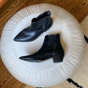 Mens Black Lightning Bolt Leather Boots
Size 11